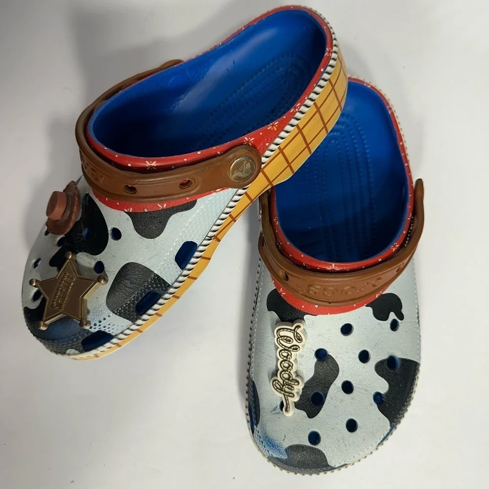 Kids Blue and Brown Clogs Crocs size 4